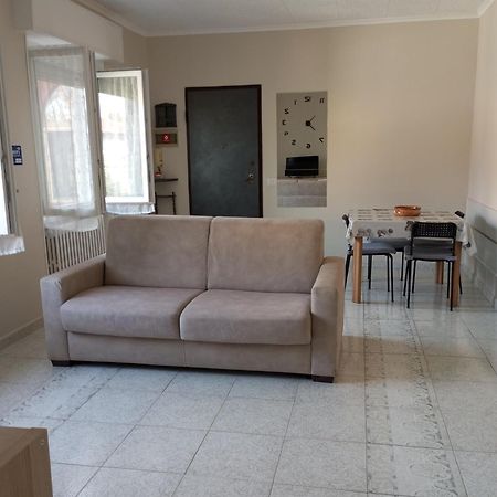 Apartamento Casa Vacanze Il Fiore Di Loto Zibido San Giacomo Exterior foto