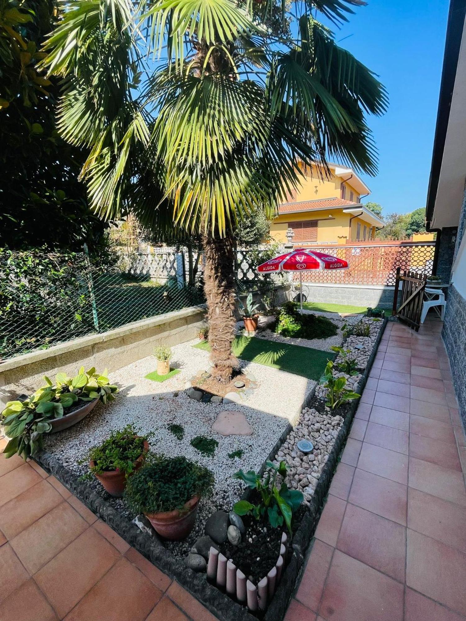 Apartamento Casa Vacanze Il Fiore Di Loto Zibido San Giacomo Exterior foto
